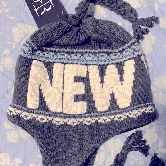 New York Cozy Knit Hat! - Picture 2 of 5